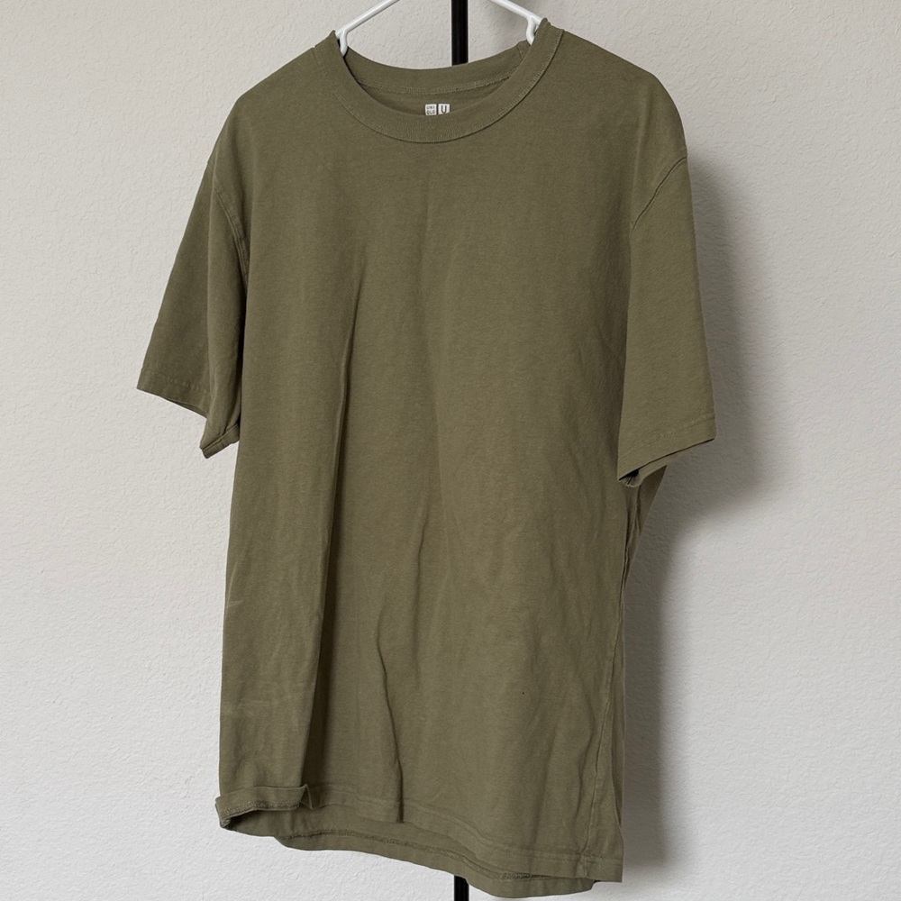 Uniqlo Olive Green Men's Short Sleeve Tee